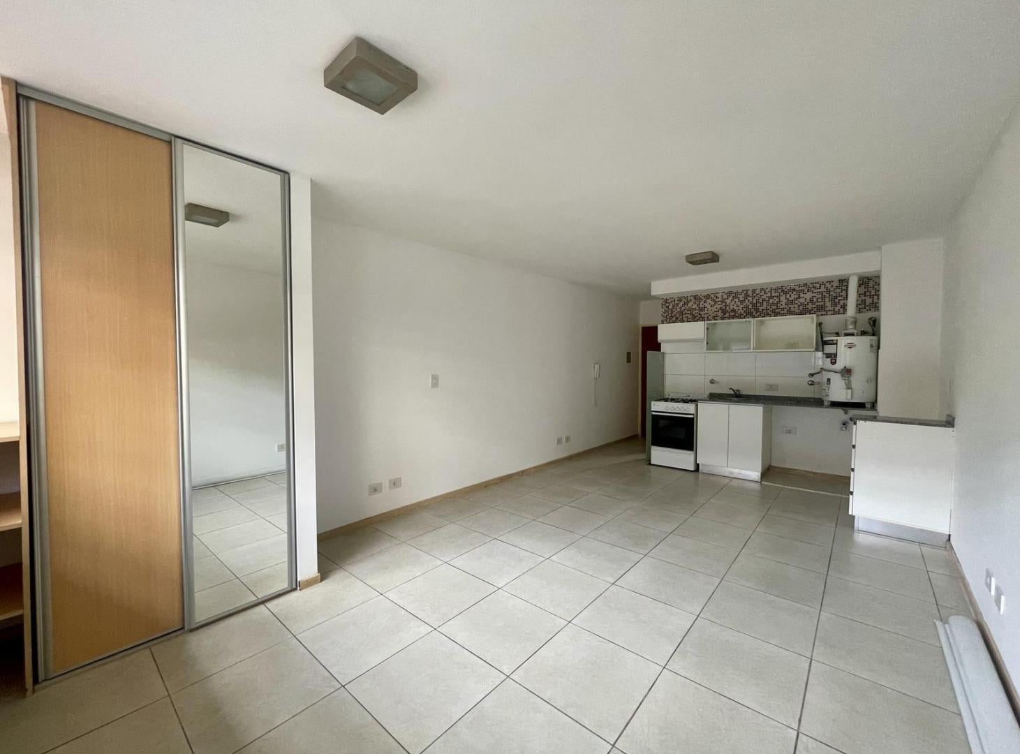 Foto de Departamento en venta de un ambiente en Zona Centro con pileta y, imagen 1