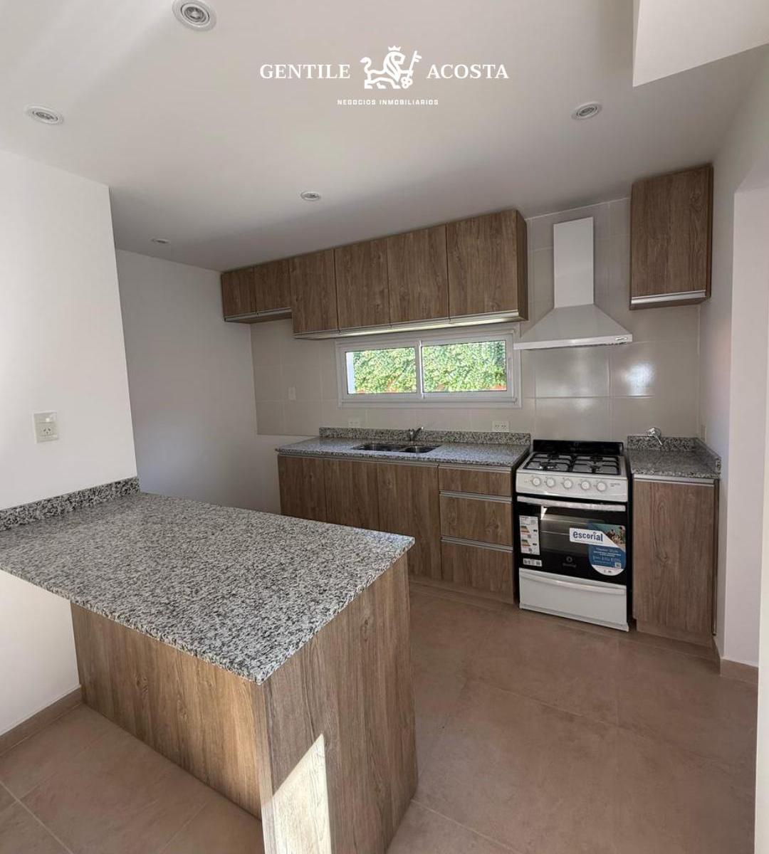Casa Totalmente Remodelada de 3 Dorm. 3