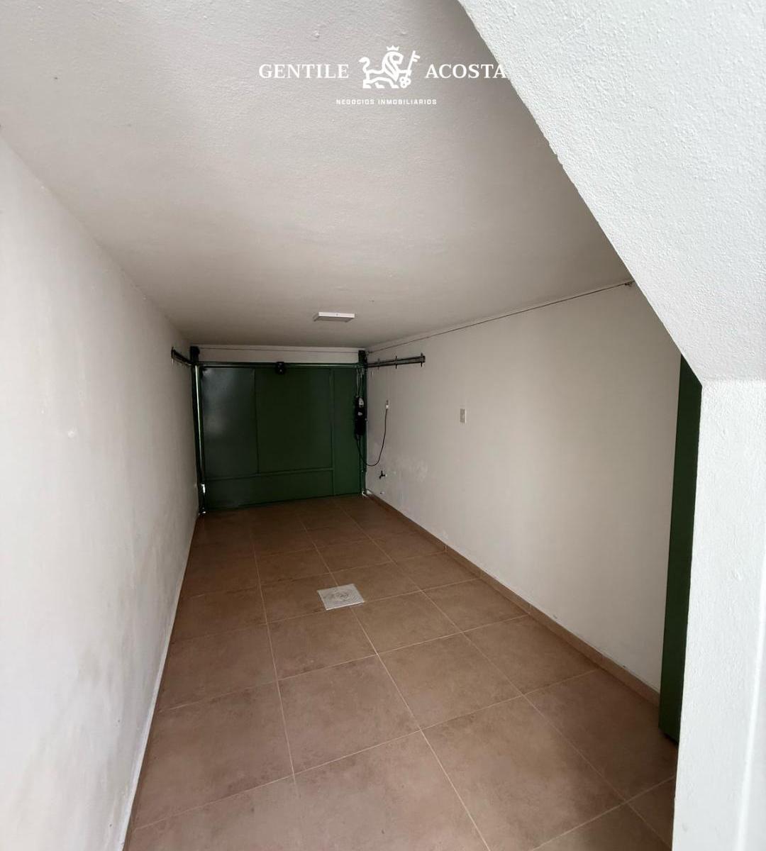 Casa Totalmente Remodelada de 3 Dorm. 5