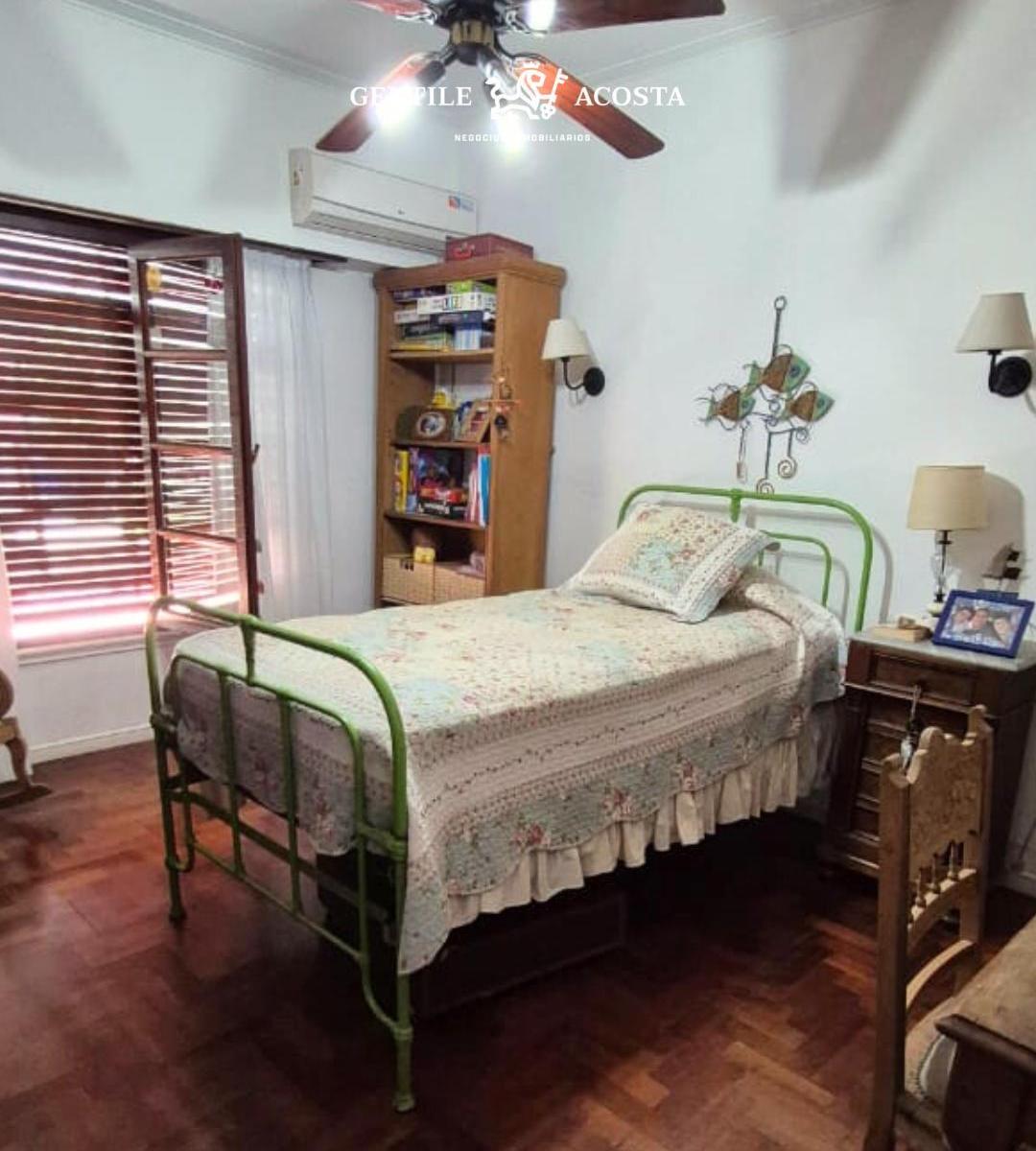 Venta Hermosa Casa Céntrica de 3 Dorm. 4