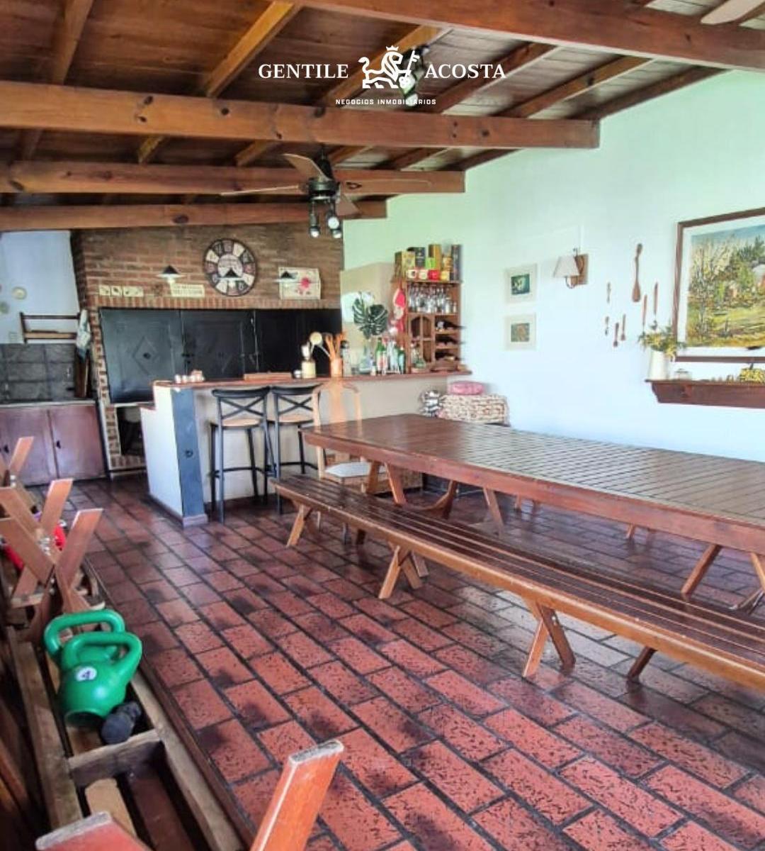 Venta Hermosa Casa Céntrica de 3 Dorm. 2