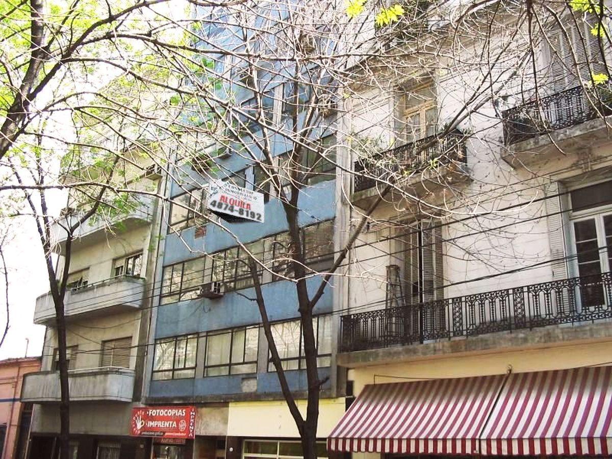 Luminoso Depto. sin Cocina c/Baño Compartido y Bajas Expensas en Balvanera