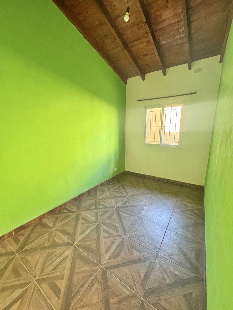 Casa Cuatro Ambientes, con Parque, Apta Credito. 2