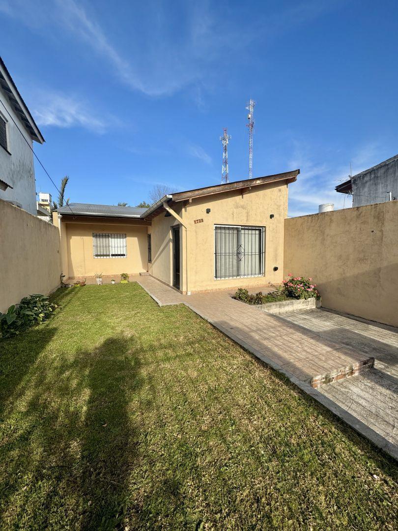 Casa Cuatro Ambientes, con Parque, Apta Credito. 1