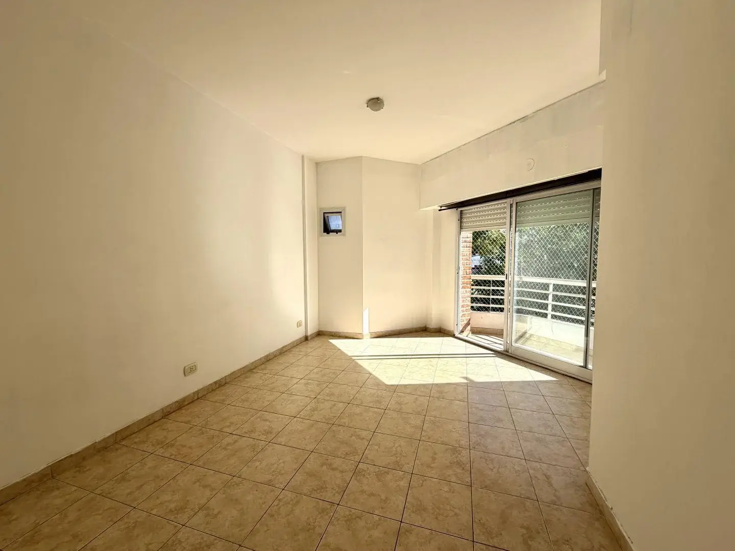 Monoambiente con balcón en Muñiz 2