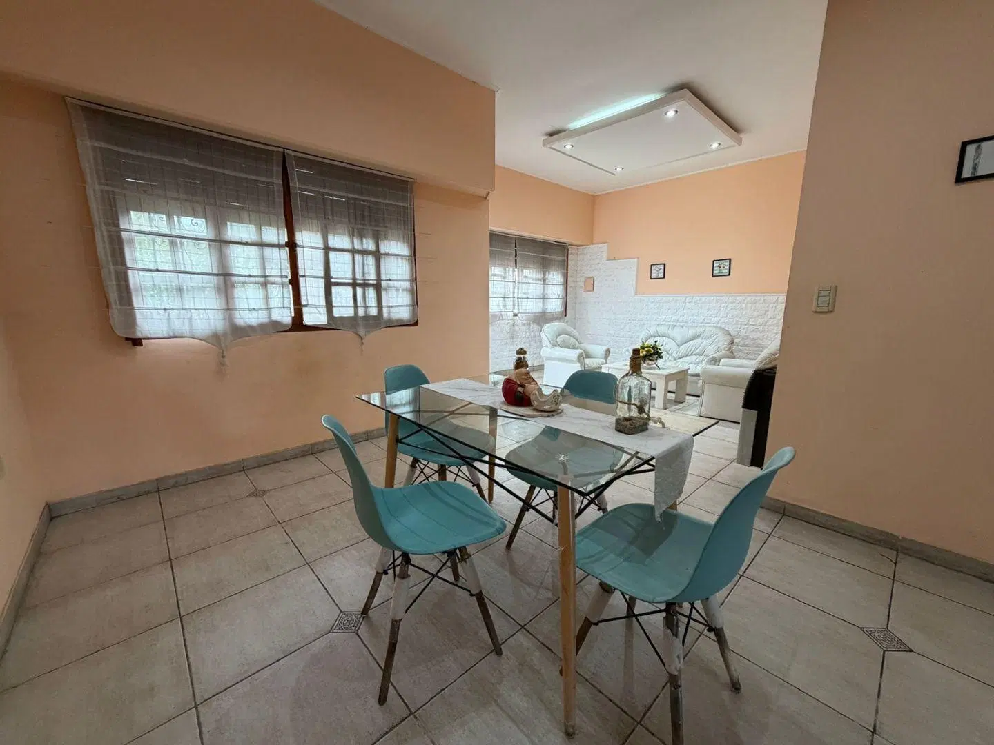 Casa 4 ambientes con jardín y pileta 2