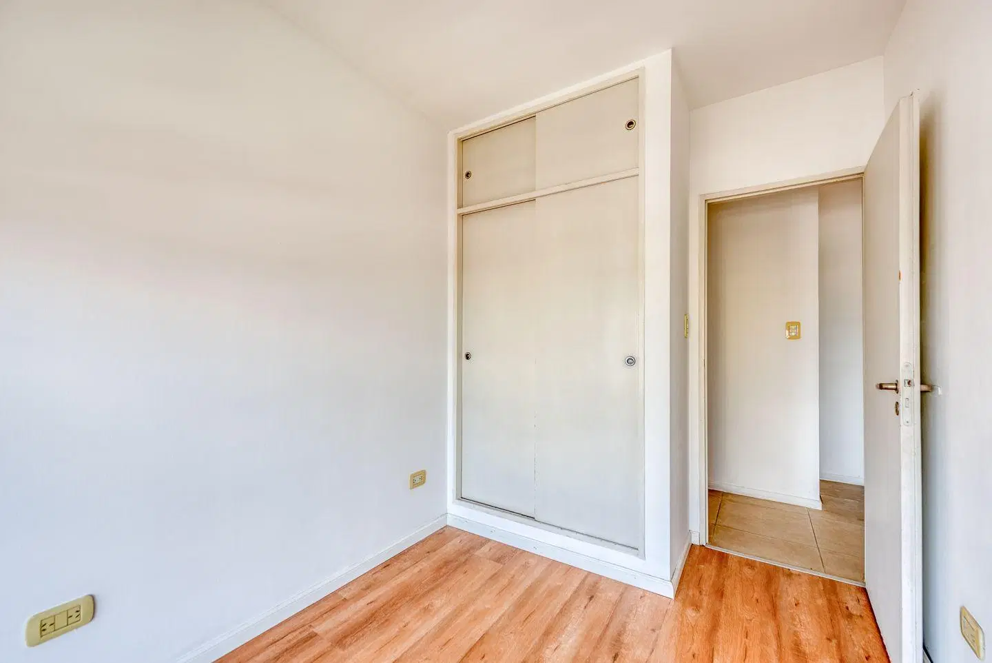 DEPARTAMENTO 4 AMBIENTES CON BALCÓN Y COCHERA 4