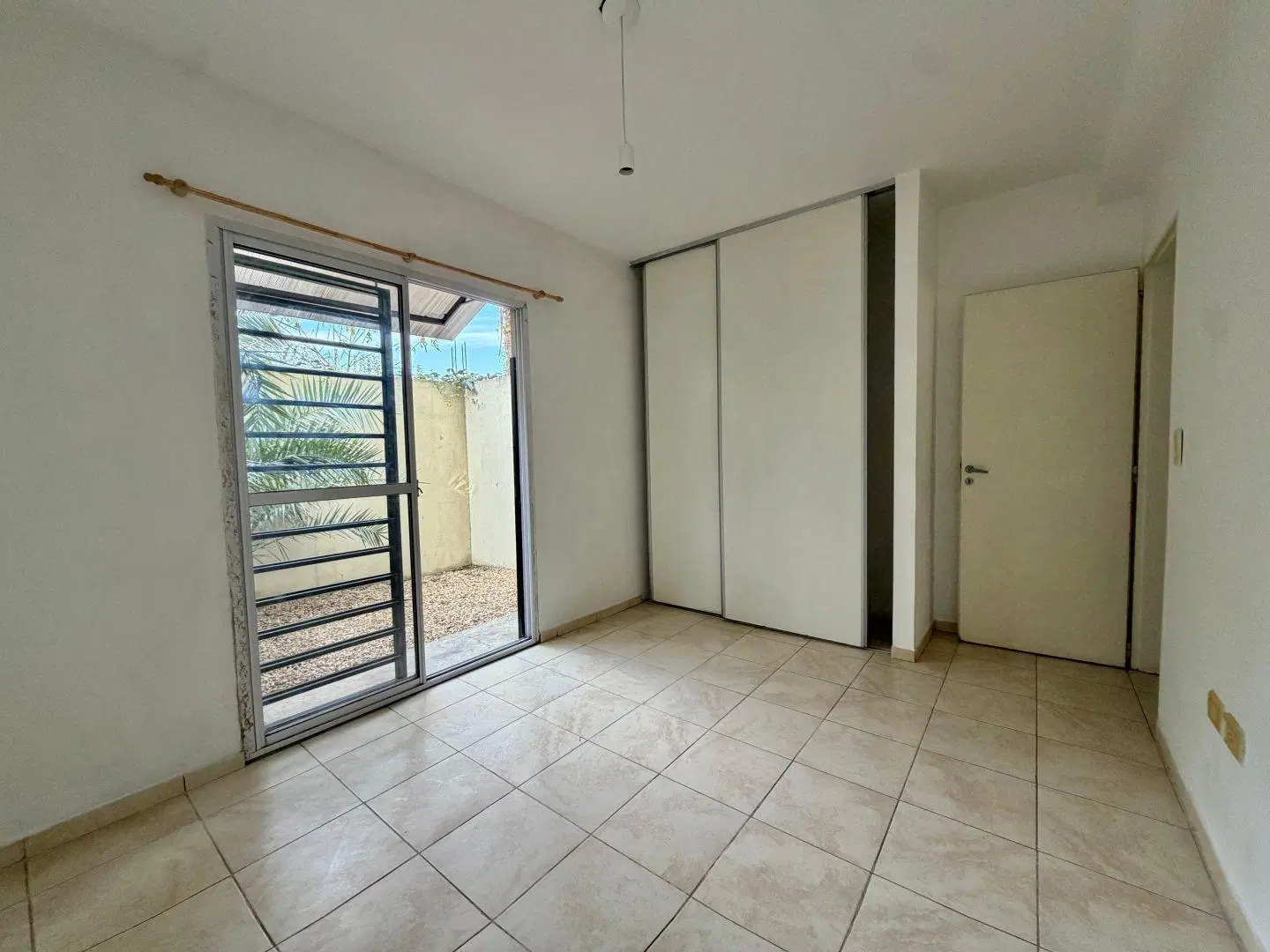 2 ambientes con patio y cochera 5