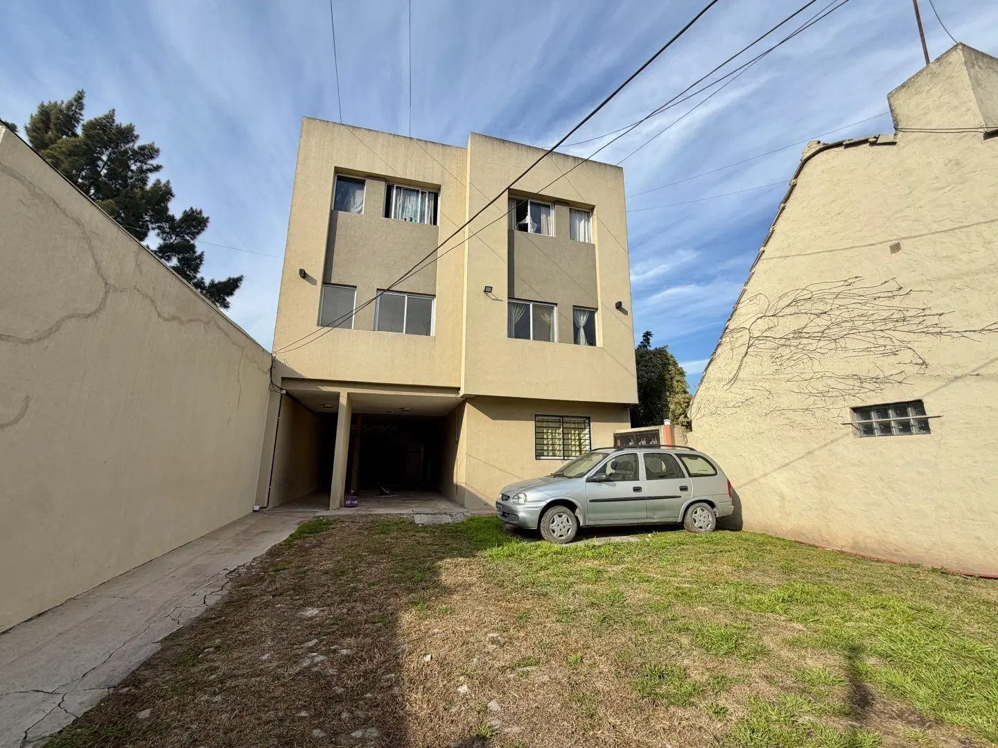 2 ambientes con patio y cochera 4