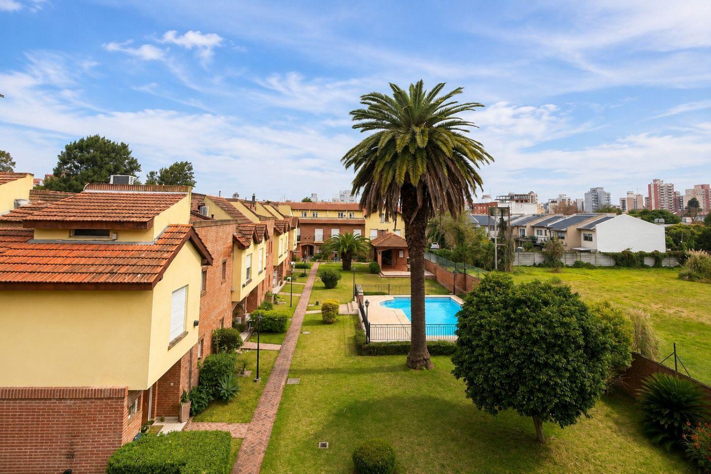 Foto de Triplex en barrio San Miguel Village APTO CRÉDITO, imagen 1