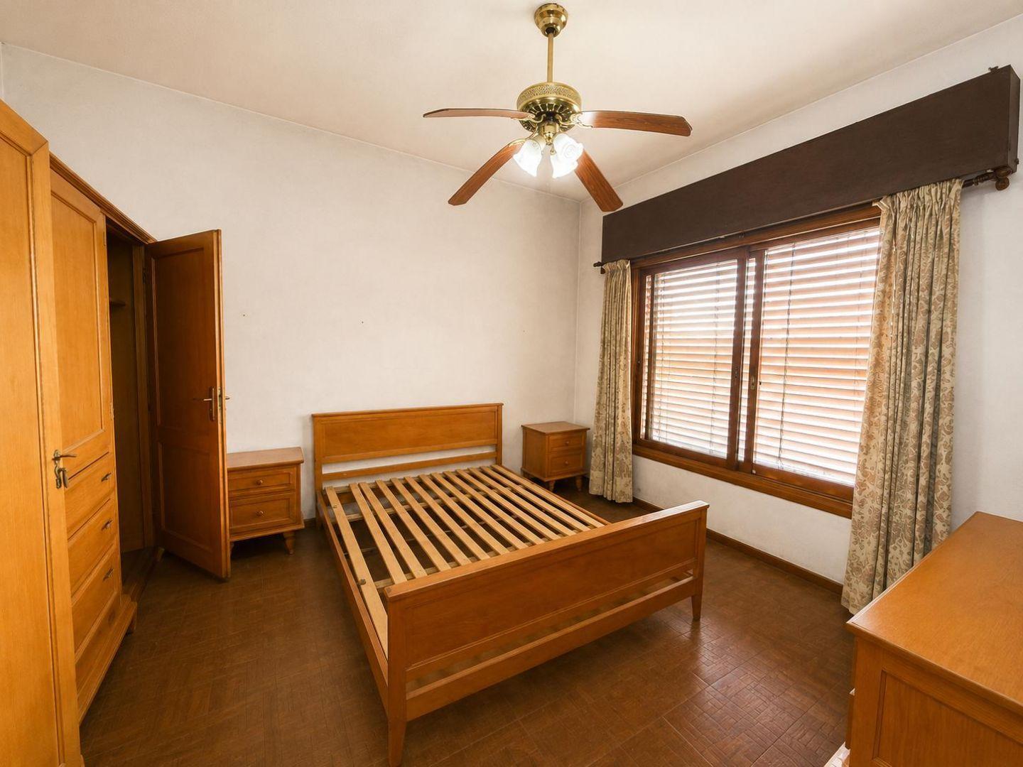 Foto de Venta en bloque. Casa, galpón y departamento, imagen 2