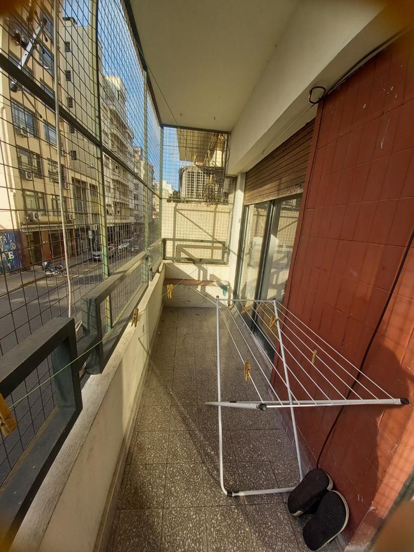 Dto. de 3 AMBIENTES con balcón a la calle- Orient Norte