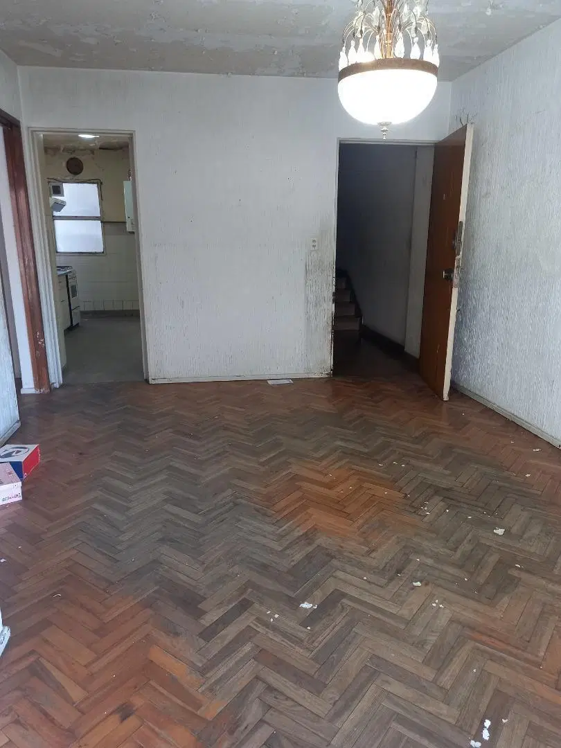 Departamento de 3 amb. con balcon al fte. a refaccionar 3