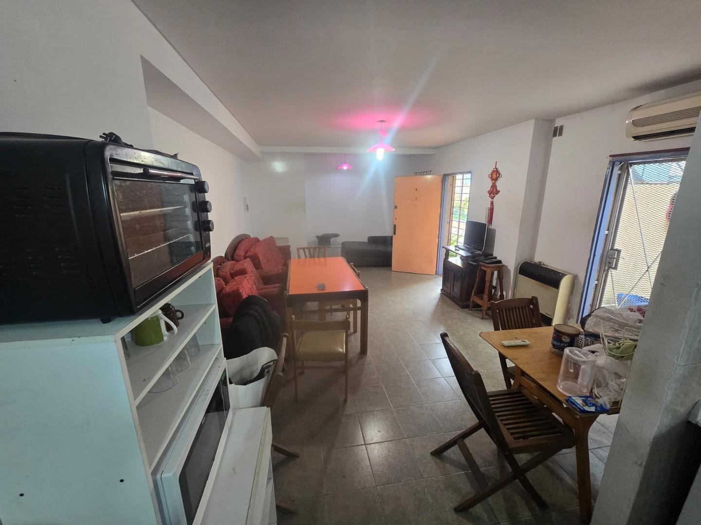 Foto de Departamento de 4 amb. con patio grande- La Boca, imagen 2