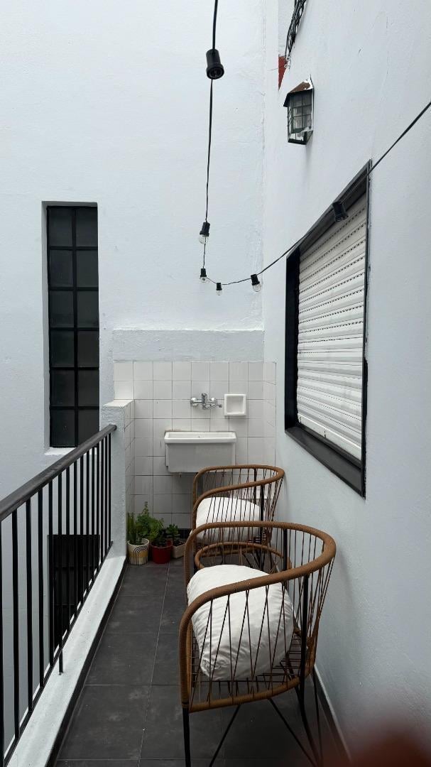 Foto de Departamento de 2 ambientes con balcon corrido- Recoleta, imagen 2
