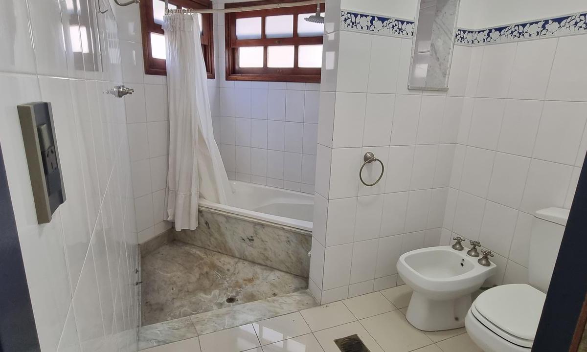 Casa en Venta, en Barrio Cerrado. 2