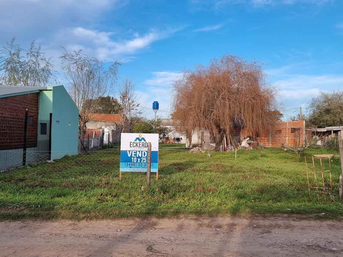 Terreno en Venta, en Urdinarrai. a 300 m de Terminal de Omnibus. 2