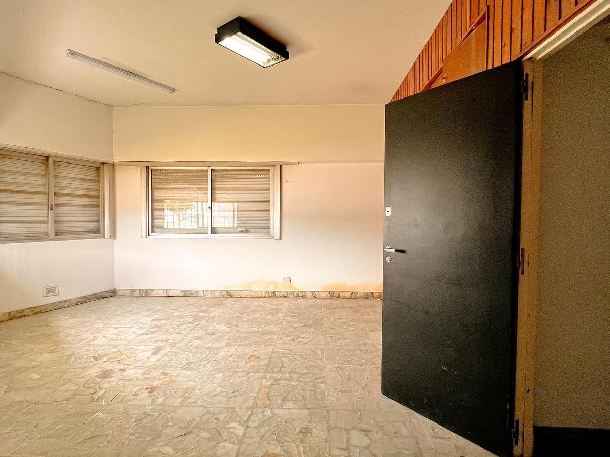 Venta, Fabrica/galpón, 1633 m² en 2 Plantas con Local a La Calle, Ruta 2 y Strobel 5