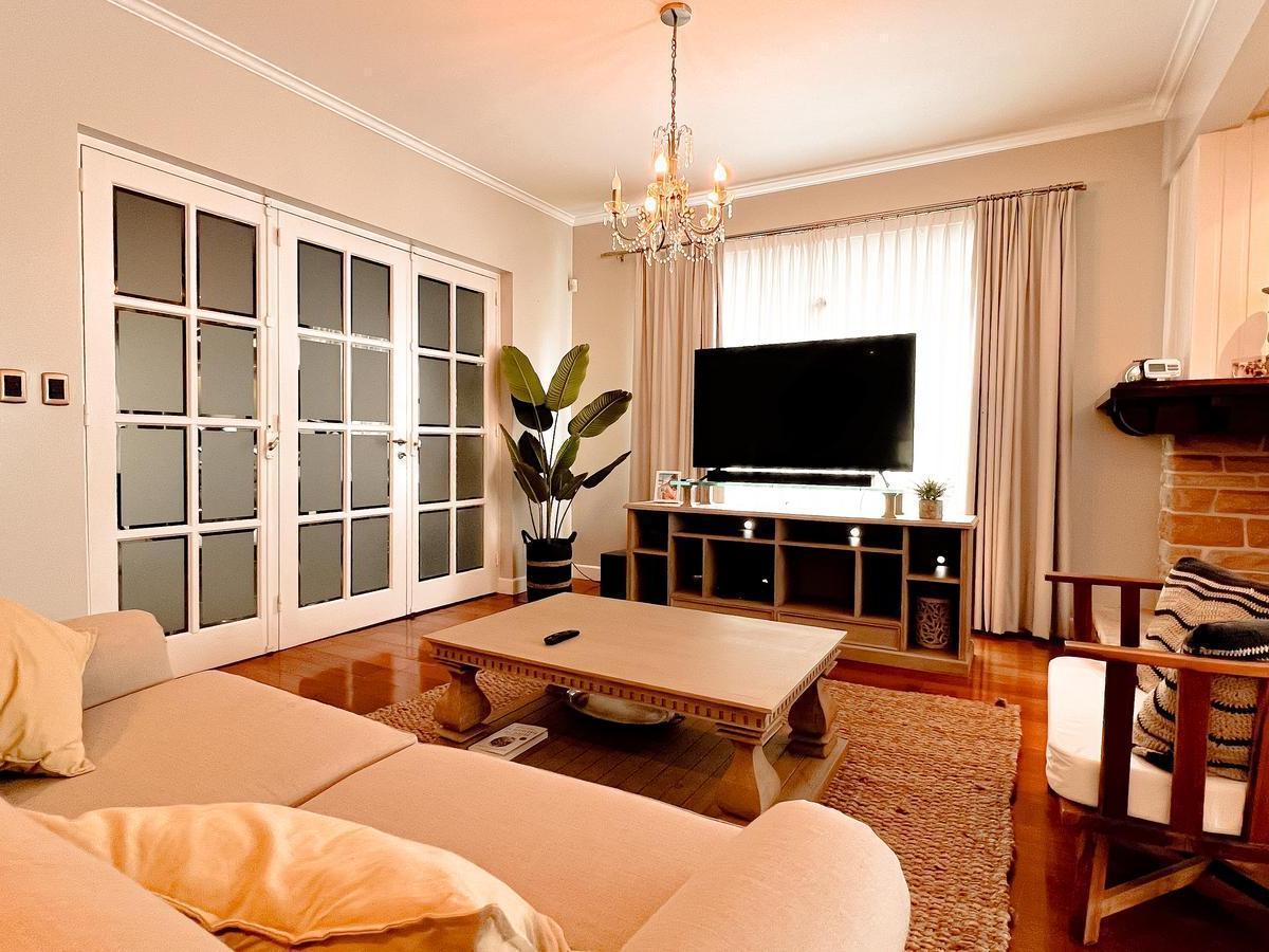 Venta Casa Chalet 5 Ambientes Zona Playa Grande Cochera Doble 3