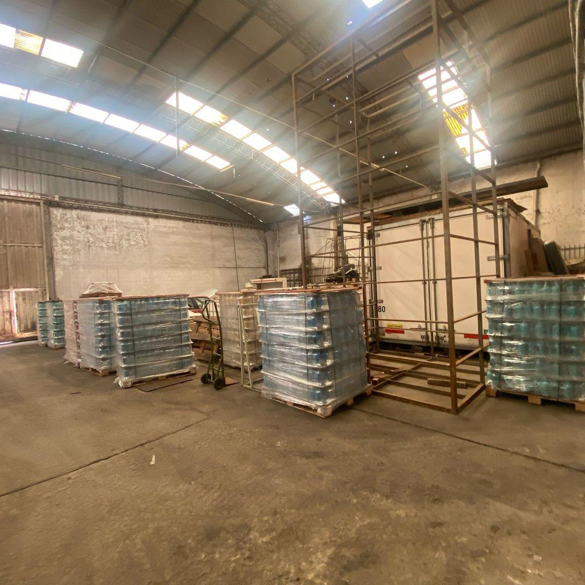 Galpón a La Venta de 1200 m² 4