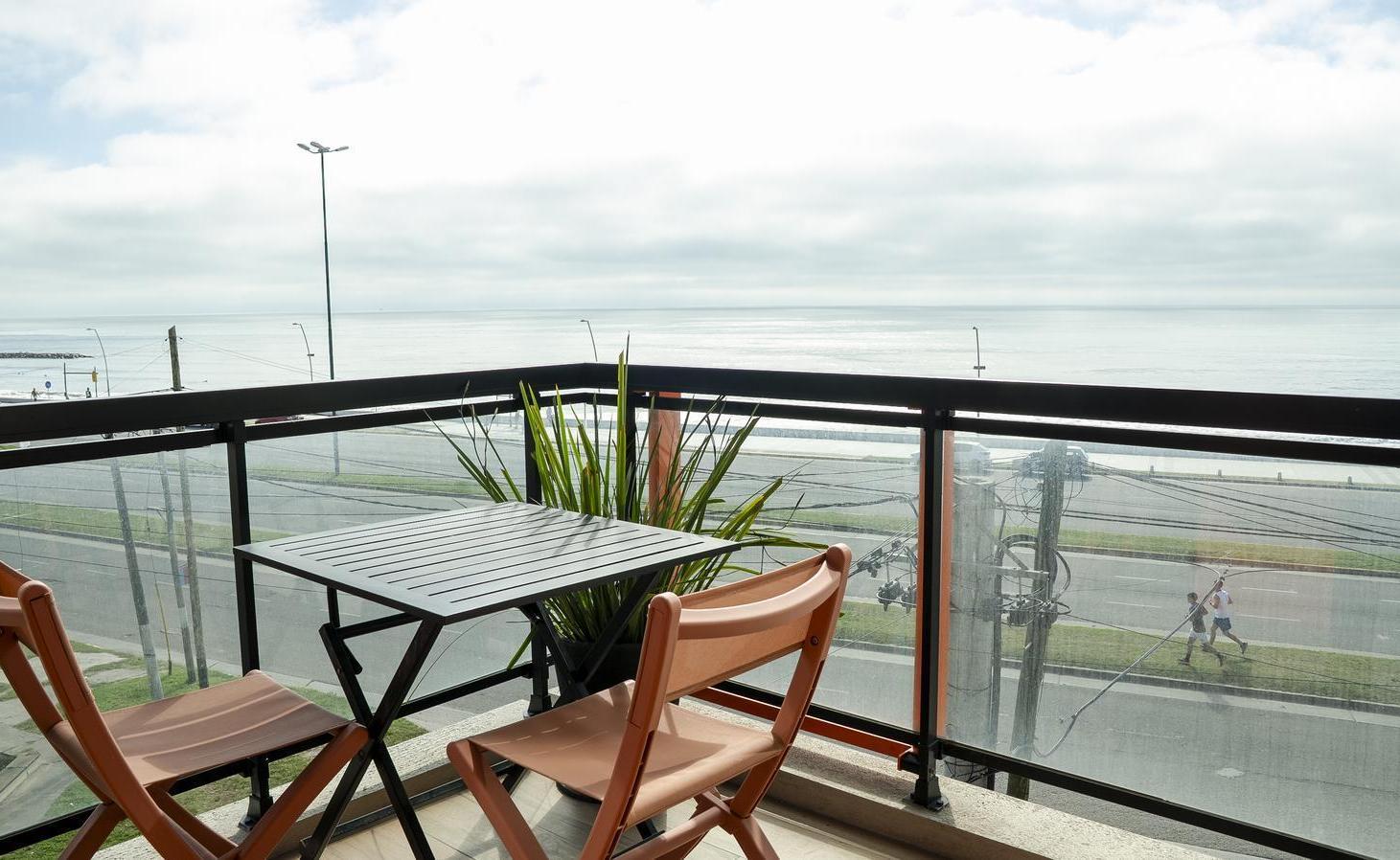 Foto de VENTA 2 AMBIENTES CON COCHERA CUBIERTA Y BAULERA FRENTE AL MAR A, imagen 2