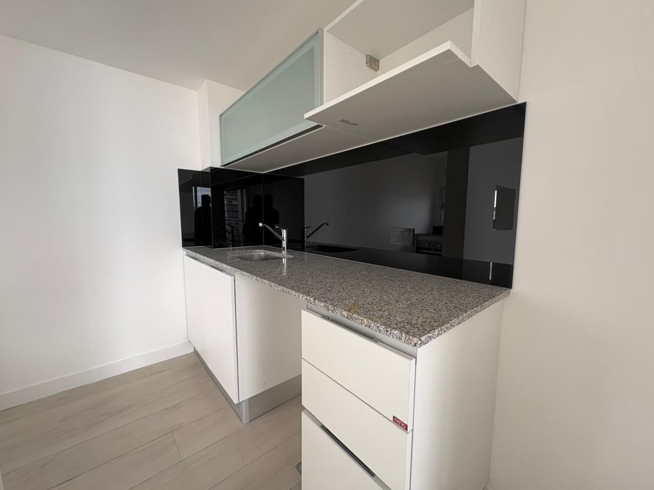 Foto de Venta departamento 3 ambientes a estrenar zona La Perla Royal Park, imagen 5