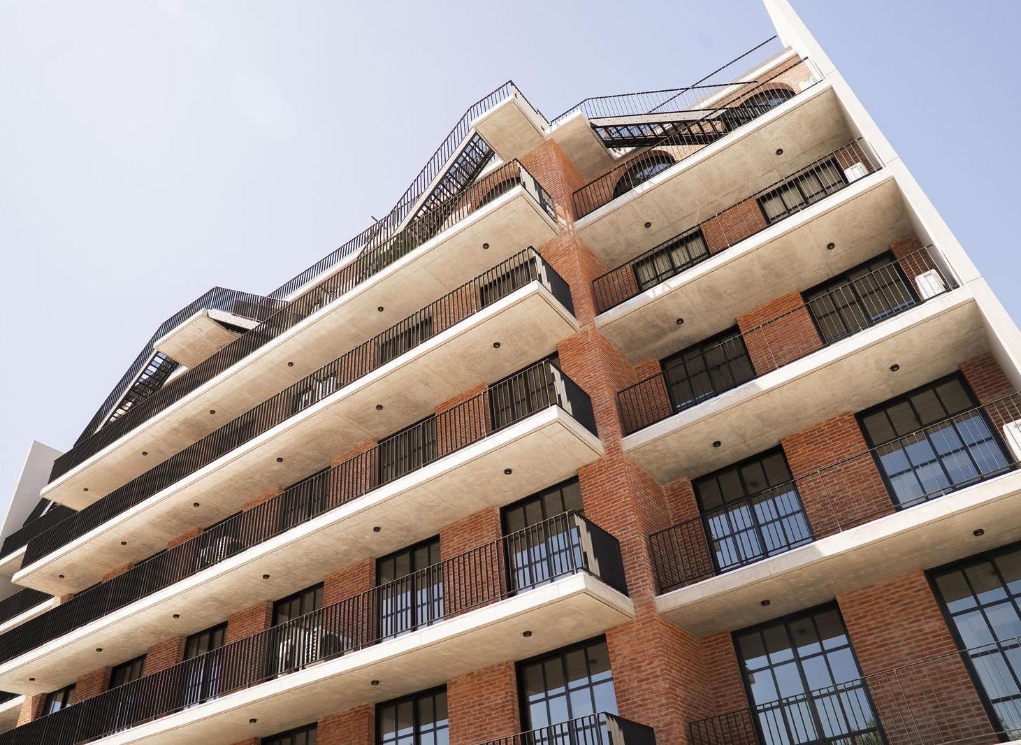 Venta departamento 2 ambientes zona Chauvin con cochera y baulera