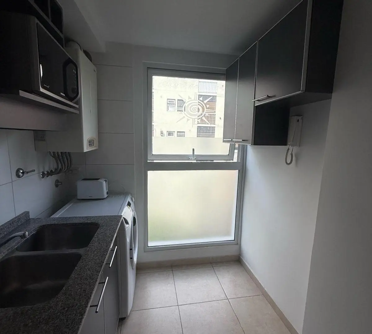 Venta Semipiso 2 ambientes Plaza Mitre con balcón al frente 4