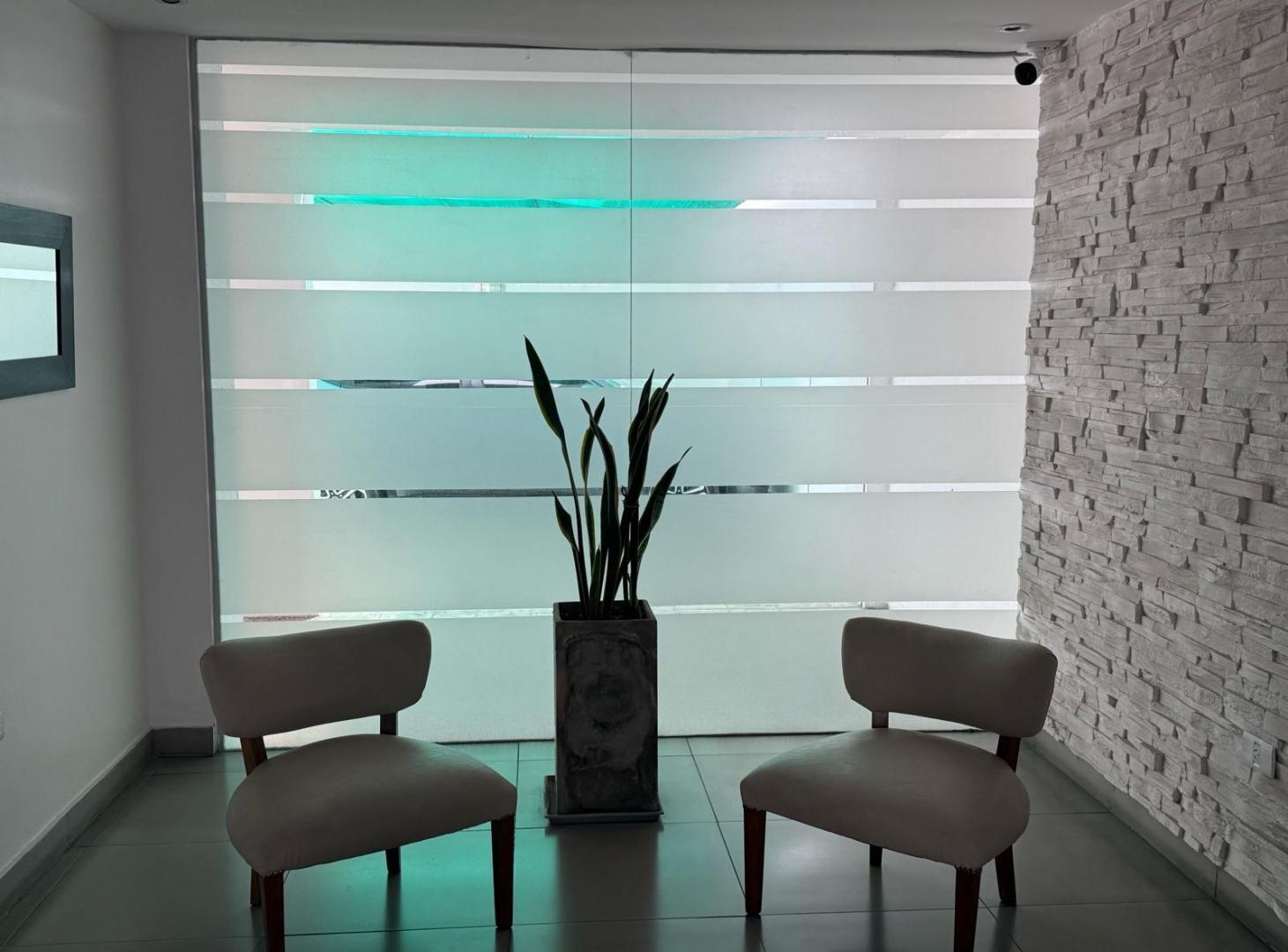 Venta Semipiso 2 ambientes Plaza Mitre con balcón al frente
