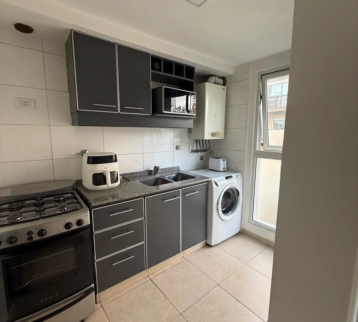 Venta Semipiso 2 ambientes Plaza Mitre con balcón al frente 2