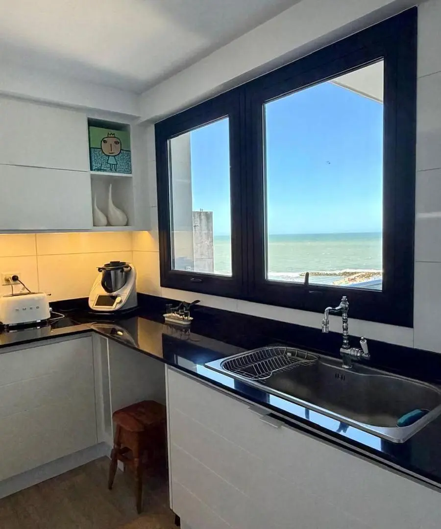 Venta 3 ambientes Semipiso en La Perla Frente al mar 3