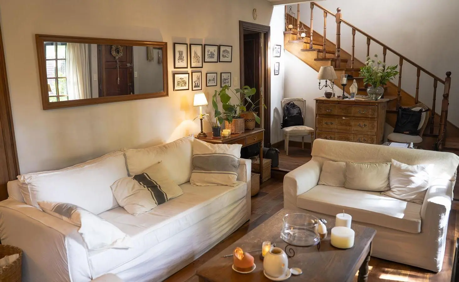 Venta casa 5 ambientes zona Los Troncos con jardín 3