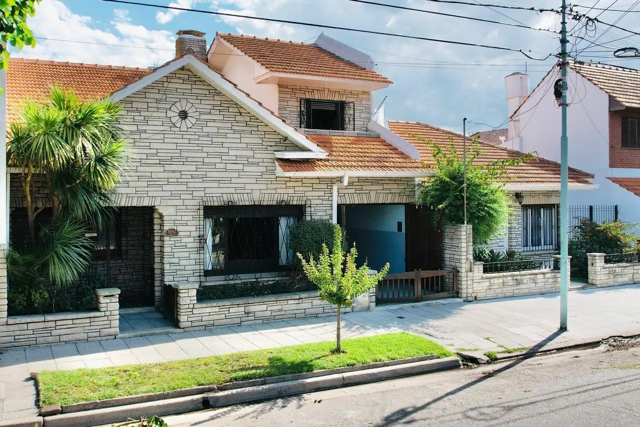 Venta chalet casa 4 ambientes zona parque luro apto crédito 2