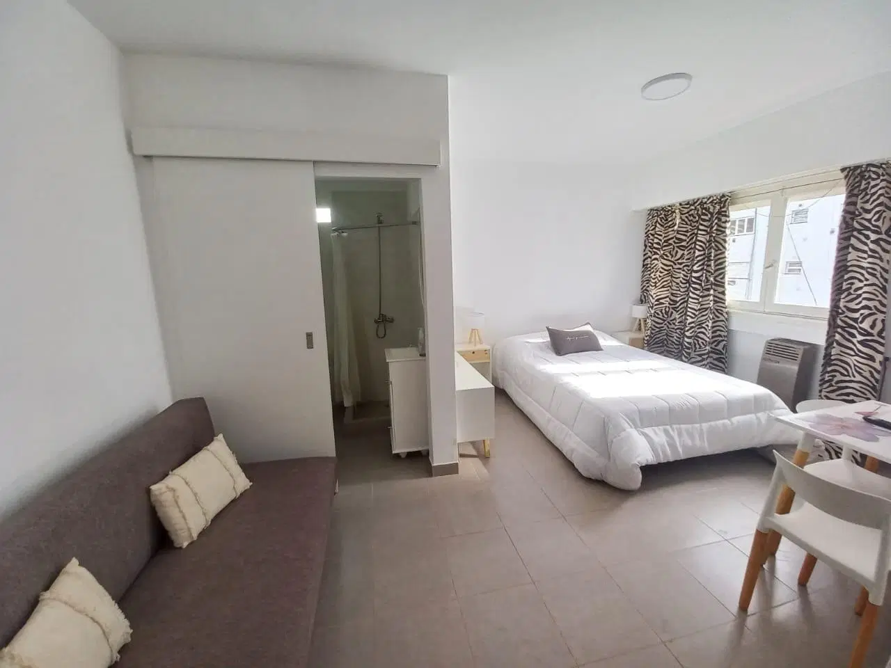 Monoambiente en alquiler con muebles – Falucho y Las Heras 4