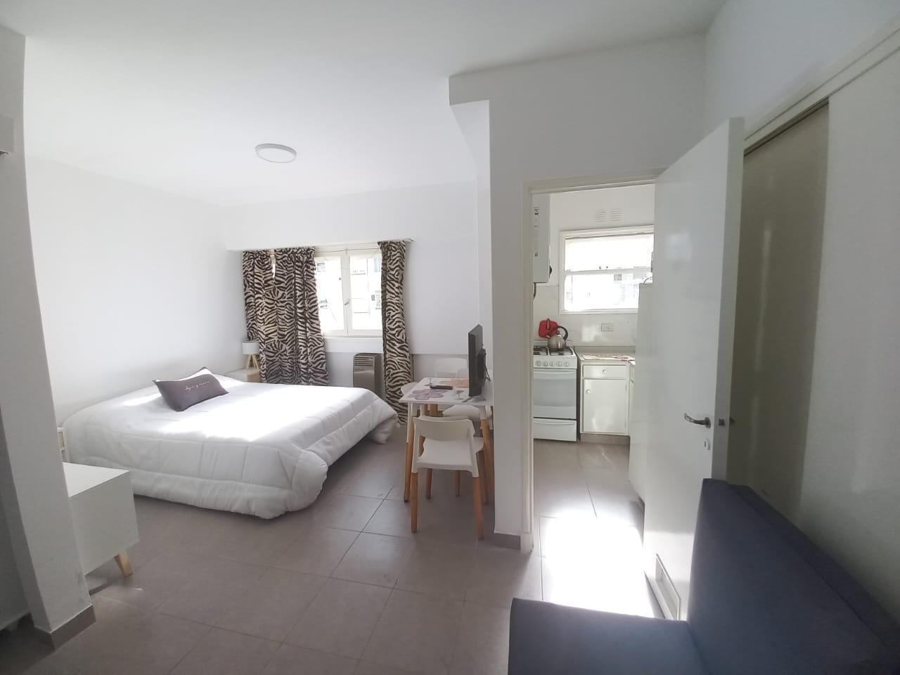 Monoambiente en alquiler con muebles – Falucho y Las Heras