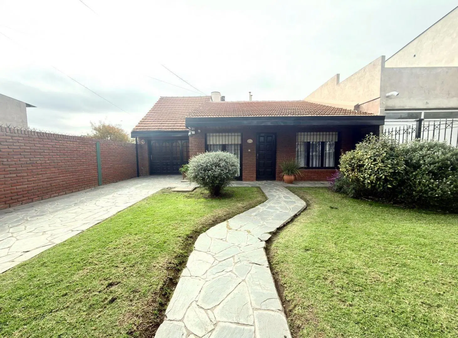 VENTA Casa 4 ambientes en Colinas de Peralta Ramos con gran jardín 2