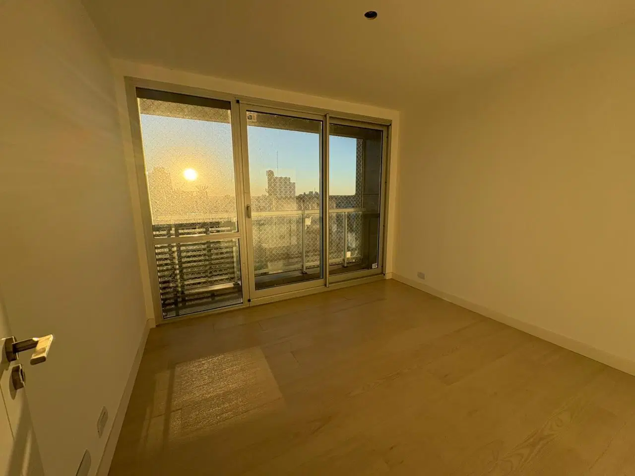 Venta departamento 2 ambientes a estrenar con cochera oportunidad de inversión Royal Park 4