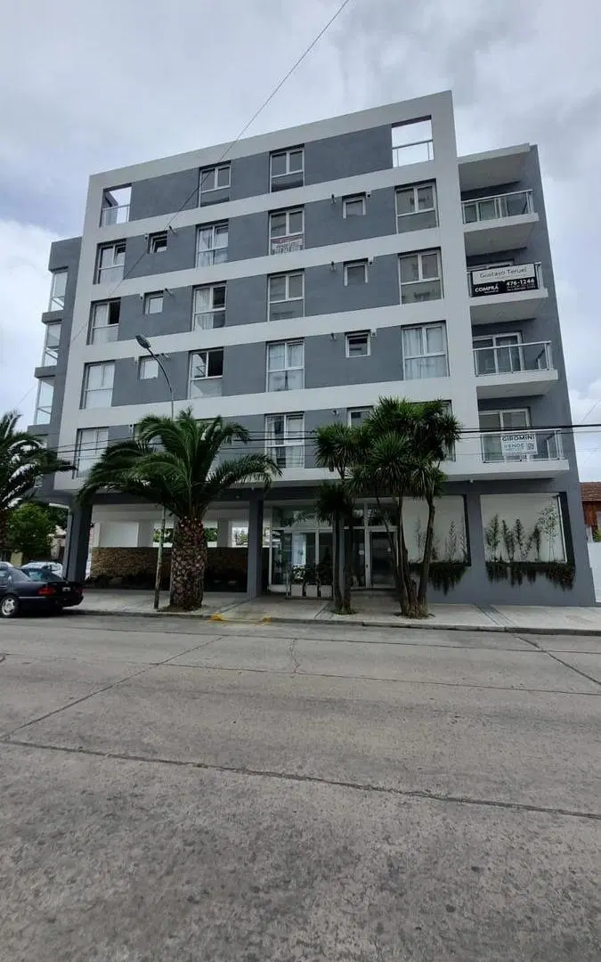 Venta Departamento 2 ambientes con cochera cubierta Zona Chauvin 2