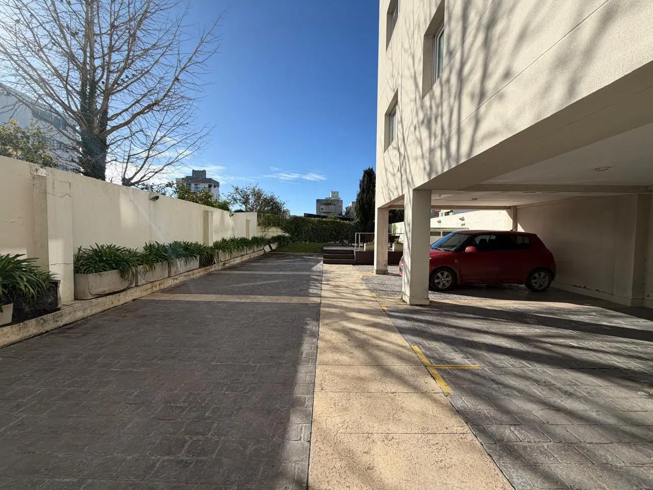 Alquiler Semipiso 4 ambientes con cochera cubierta doble Zona Guemes 5