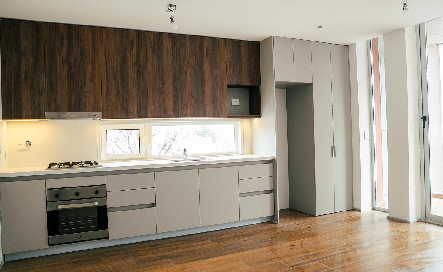 Foto de Venta departamento semipiso 2 ambientes zona Guemes, con cochera y, imagen 1