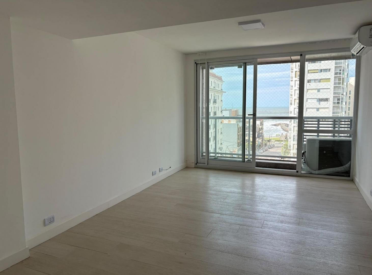 Foto de Venta departamento 3 ambientes con cochera vista al mar Royal Park La, imagen 1