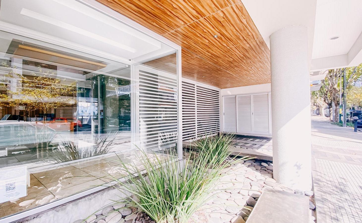 Foto de Venta departamento 2 ambientes edificio de categoría zona Güemes con, imagen 1