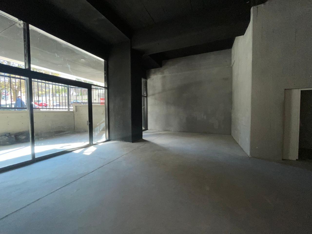 Foto de Alquiler y venta local comercial zona la perla Royal Park, imagen 1