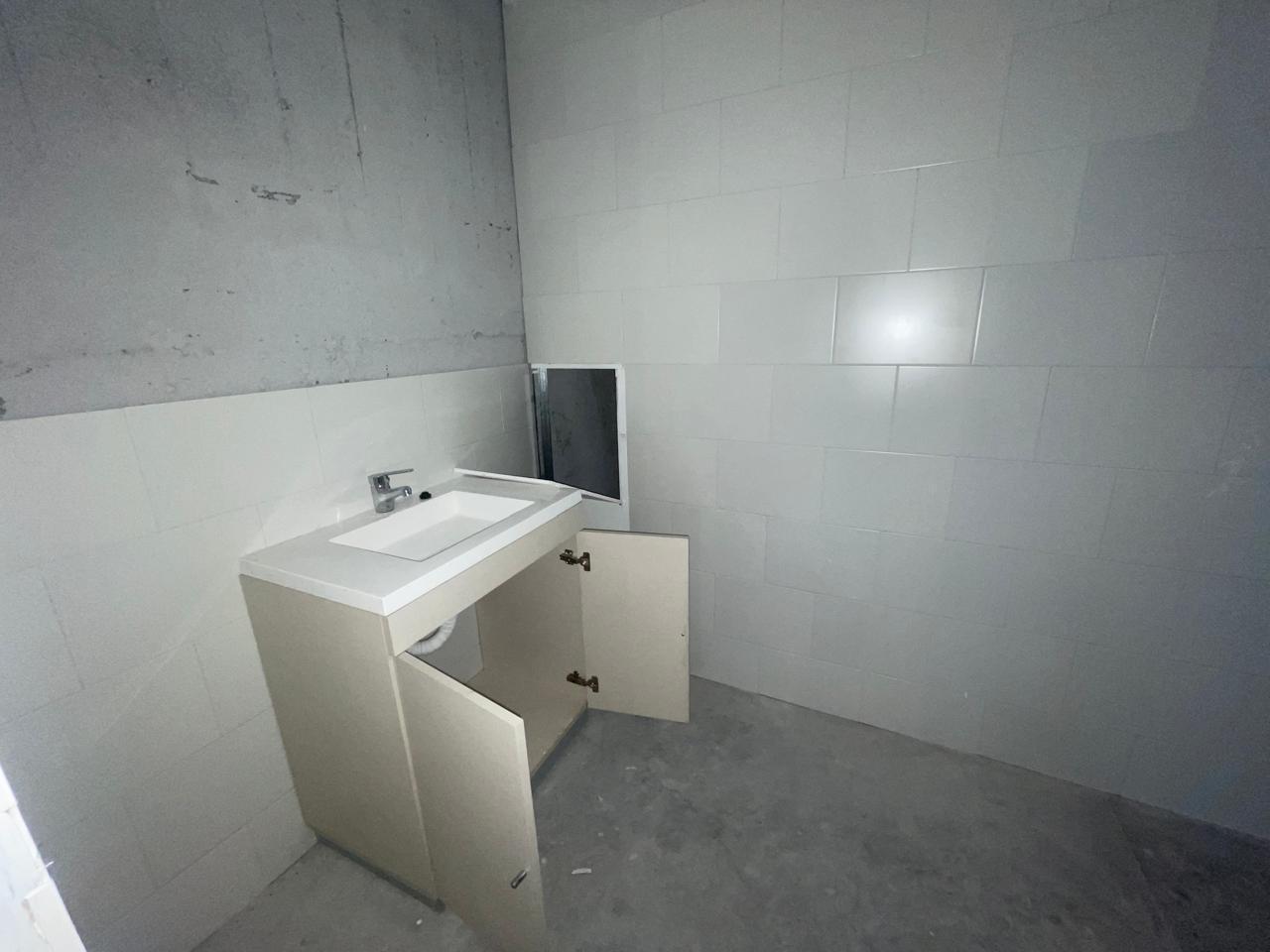 Foto de Alquiler y venta local comercial zona la perla Royal Park, imagen 3