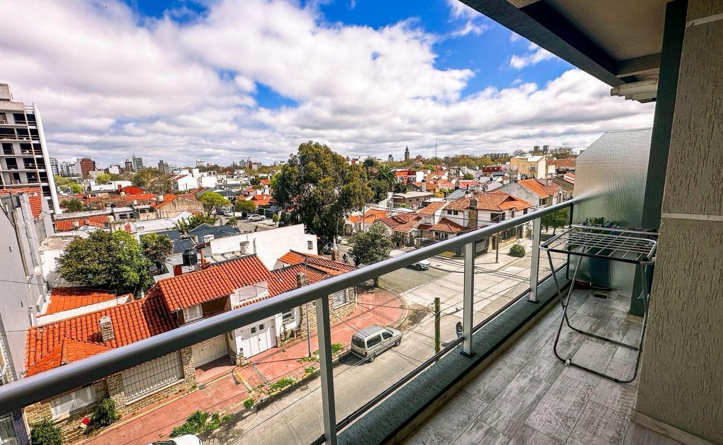 Foto de La Perla, Departamento de 2 ambientes, con 2 baños y baulera., imagen 2