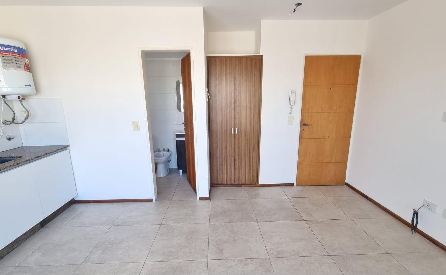 Foto de Alquiler departamento Abasto Rosario. Balcón amplio, luminoso., imagen 3