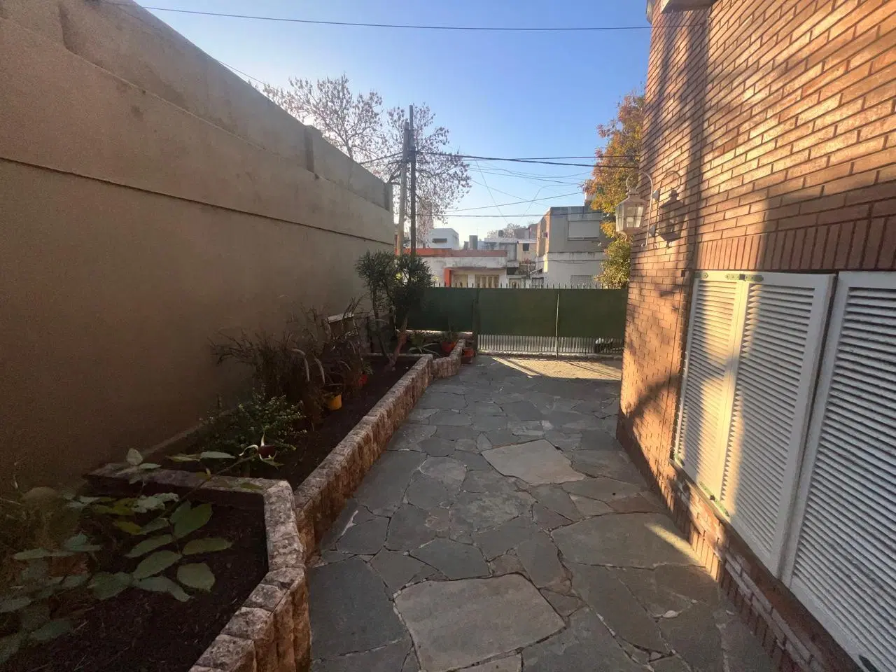 Venta Casa con amplio Patio Rosario Azcuénaga 5