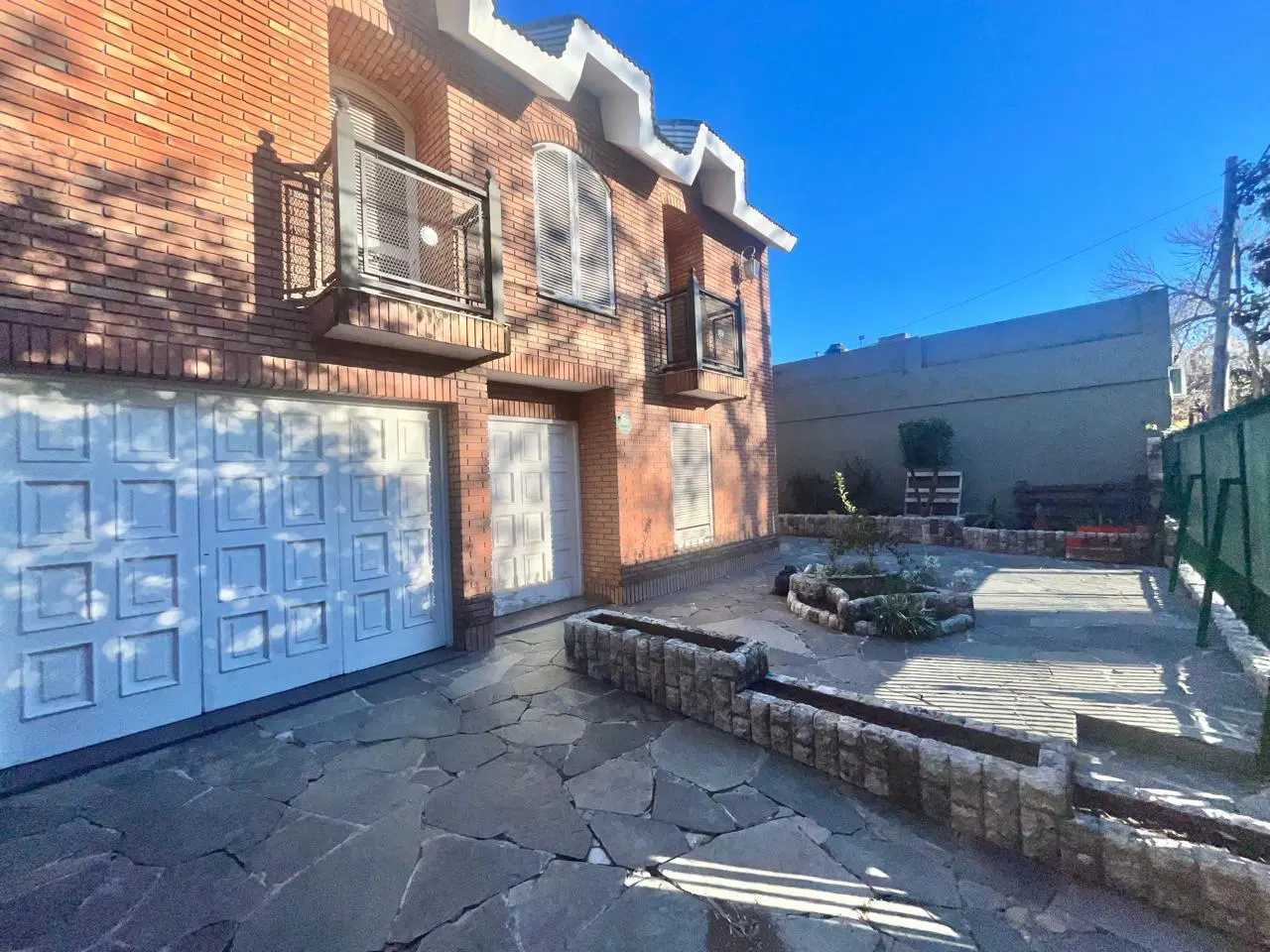 Venta Casa con amplio Patio Rosario Azcuénaga 3