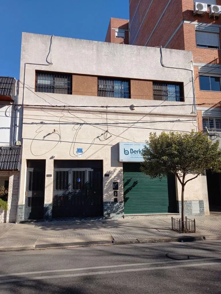 Venta casa con local/oficina en Echesortu Rosario. Excelente estado 2