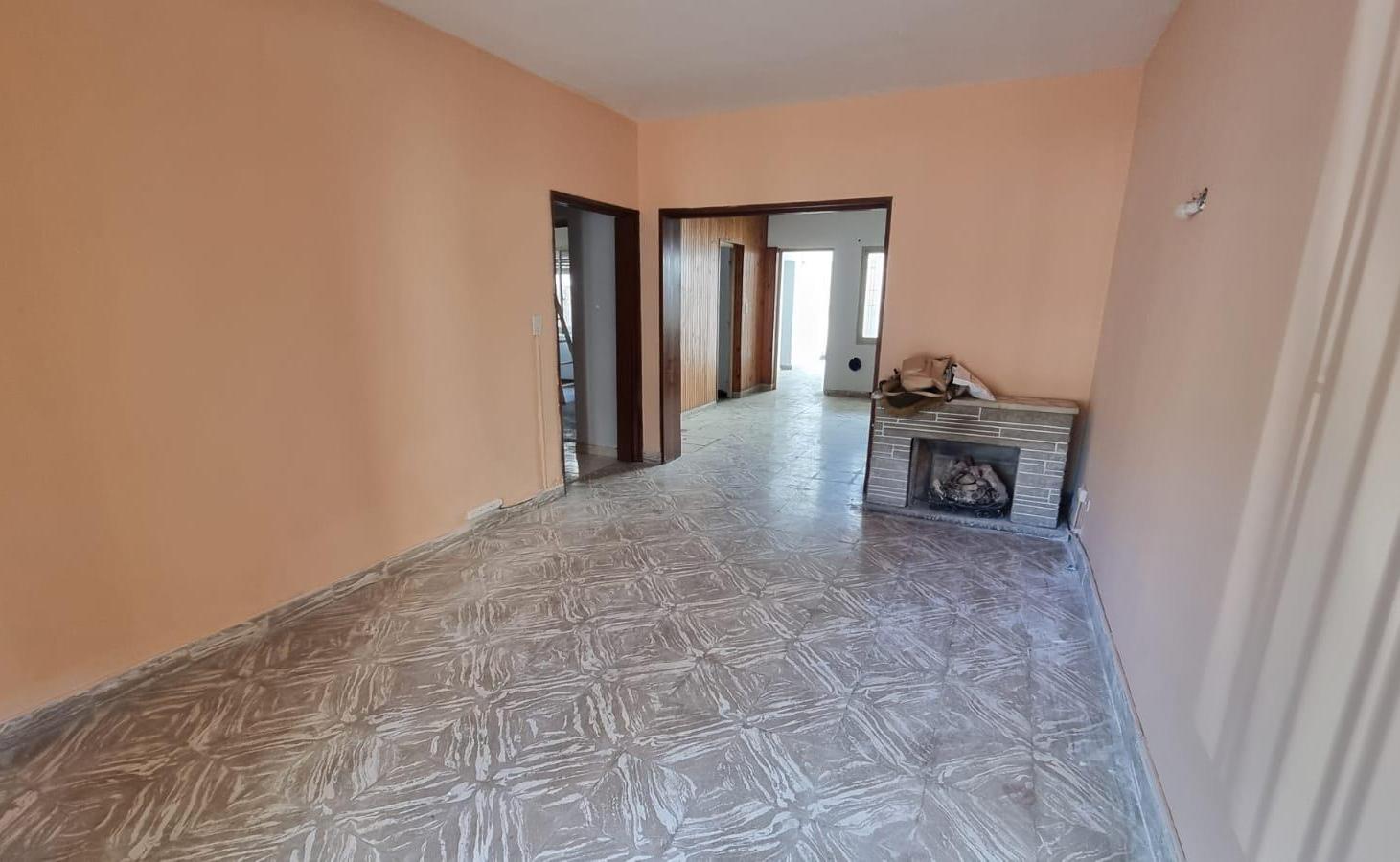 Foto de Alquiler casa Echesortu Rosario con cochera y patio amplio., imagen 2